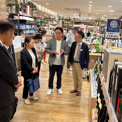 面会 荒木直也 エイチ・ツー・オー リテイリング(株)代表取締役社長 他 および 阪急うめだ本店「徳島フェア」視察の画像03