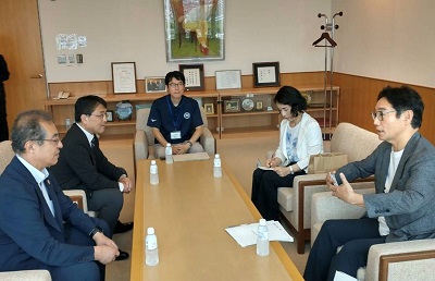 面会 重松孝昌 大阪公立大学理事・副学長、松本 淳 同副学長、同松本ゼミ学生 他の画像02