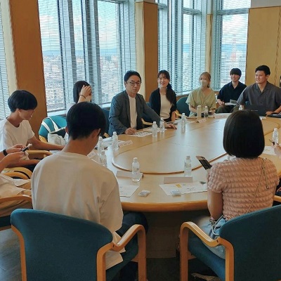 面会 重松孝昌 大阪公立大学理事・副学長、松本 淳 同副学長、同松本ゼミ学生 他の画像03