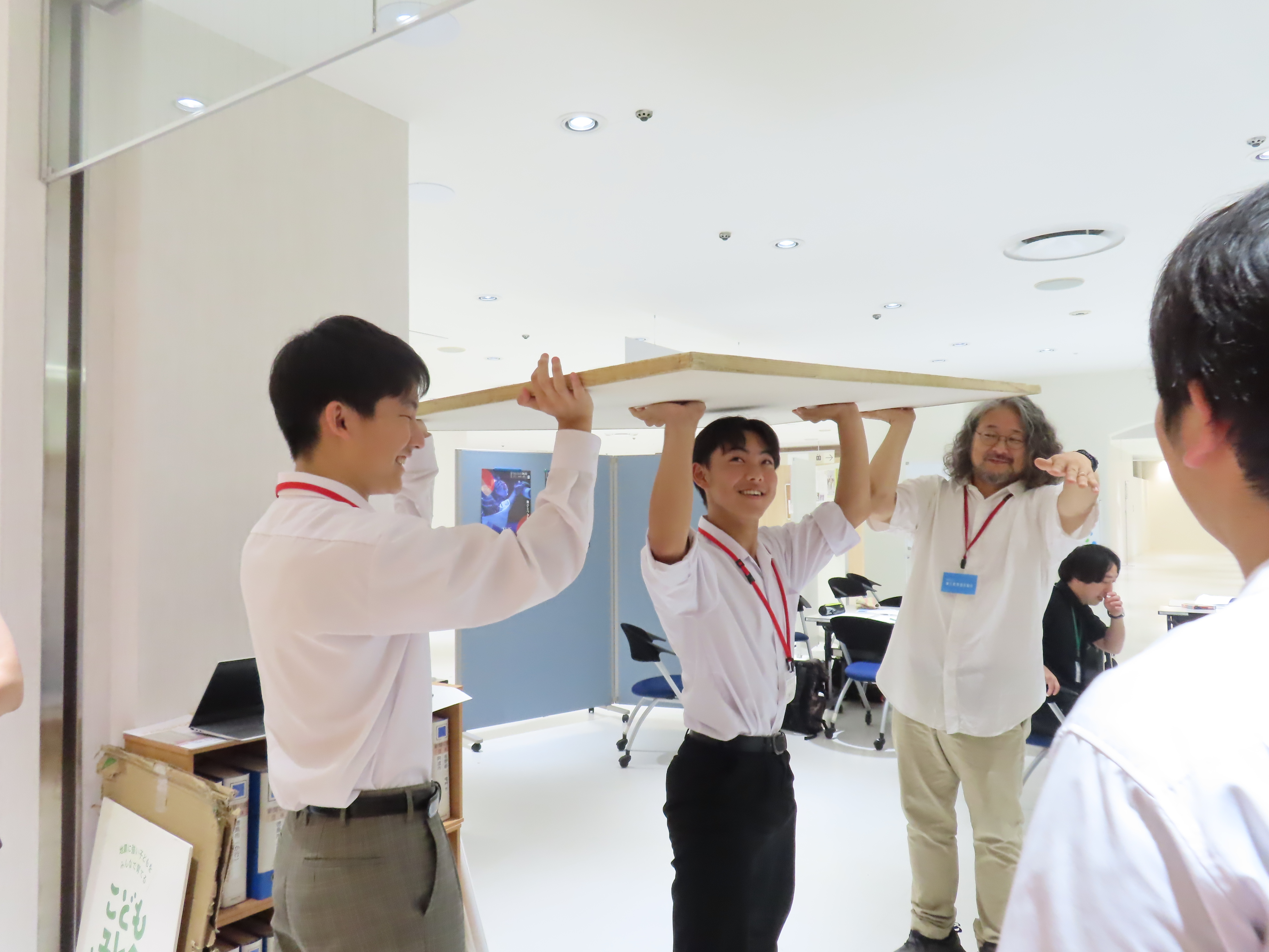 落ちてくる天井の重さは約20kg