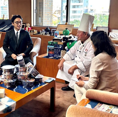 面会 ワン・タッコン 中国飲食文化大師、ルビー・ワン 在香港日本国総領事館 広報アドバイザーの画像02