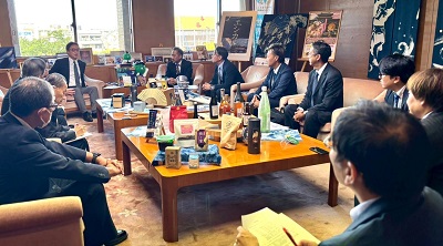 面会 髙橋清記 徳島県ラーメン業協同組合理事長 、田中章雄 (株)ブランド総合研究所代表取締役 他の画像02