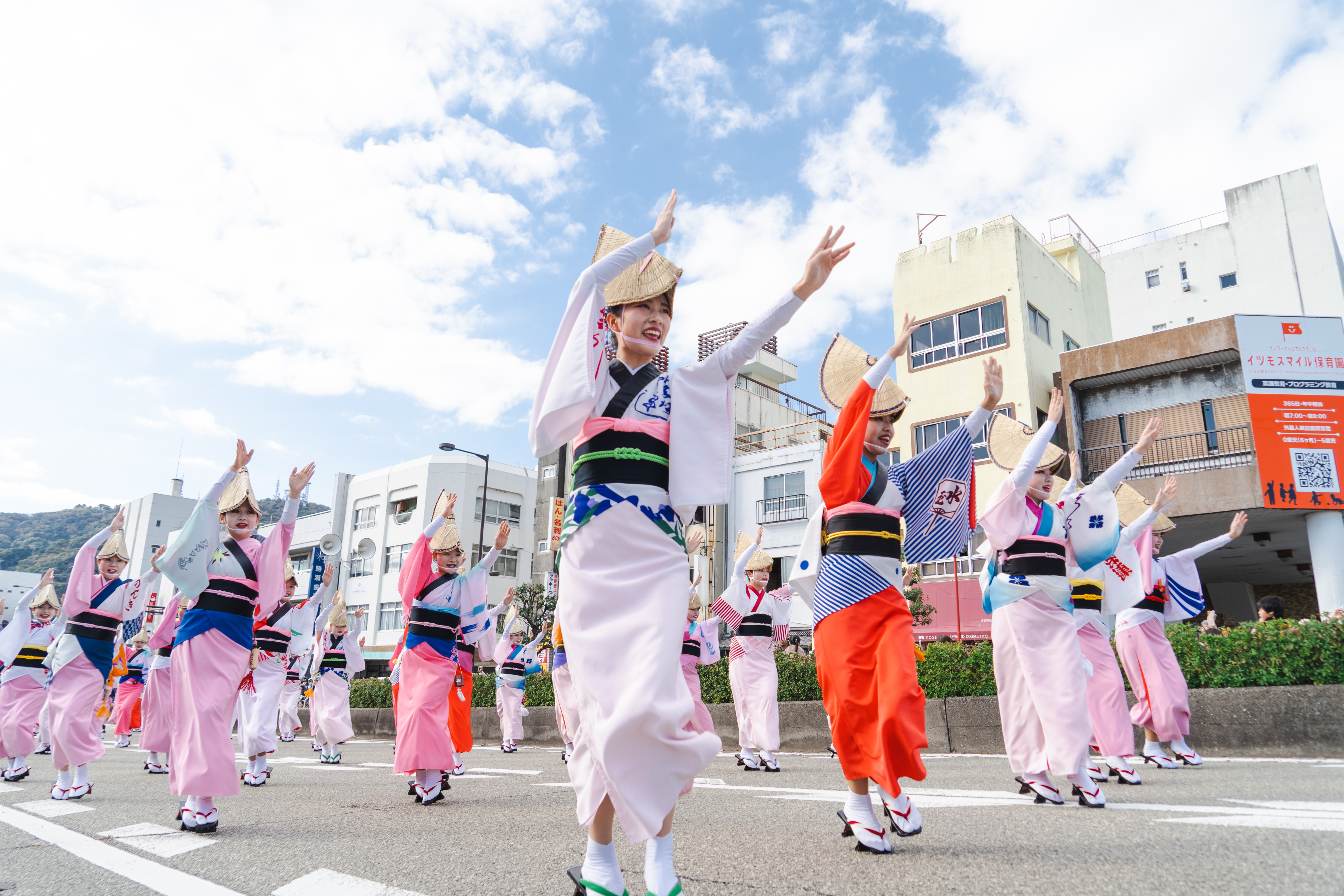 2024年開催「徳島おどりフェスタ」の阿波踊りの画像です