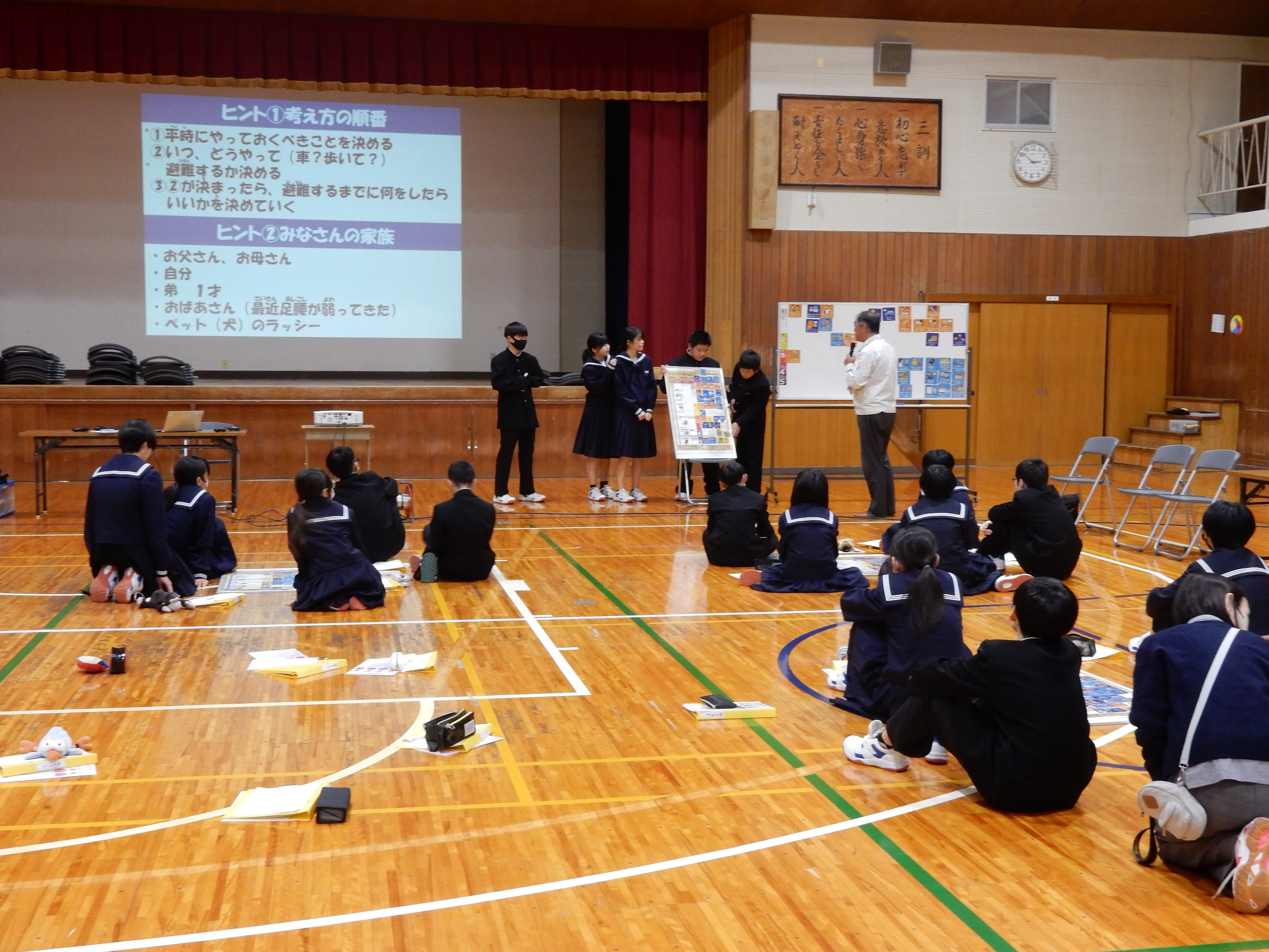 グループで話し合った結果を、発表