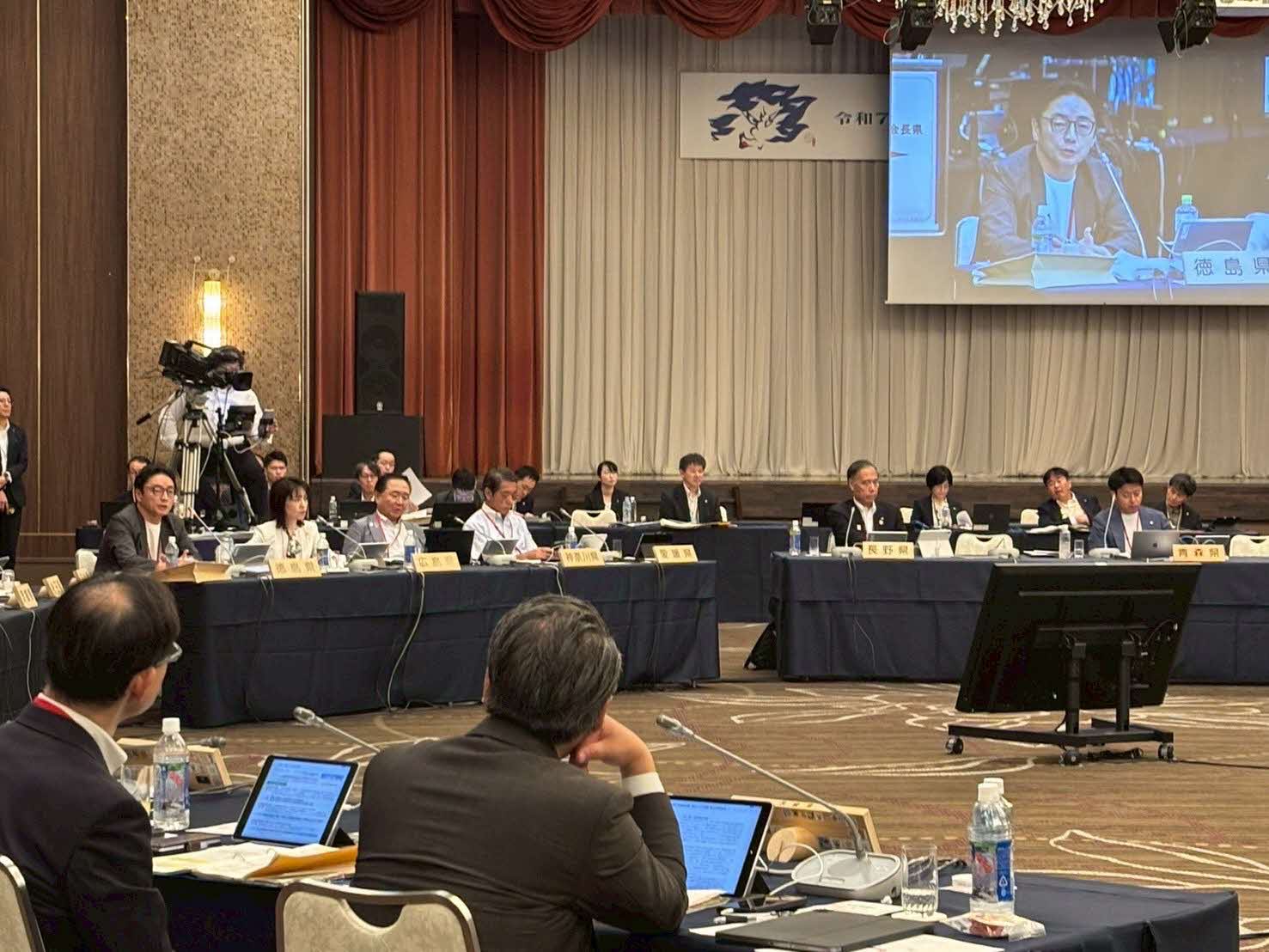 夏の全国知事会議の様子