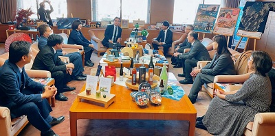 面会 芝野 尚 徳島県旅館ホテル生活衛生同業組合青年部部長、岡田理絵 徳島県観光振興議員連盟会長 他の画像02