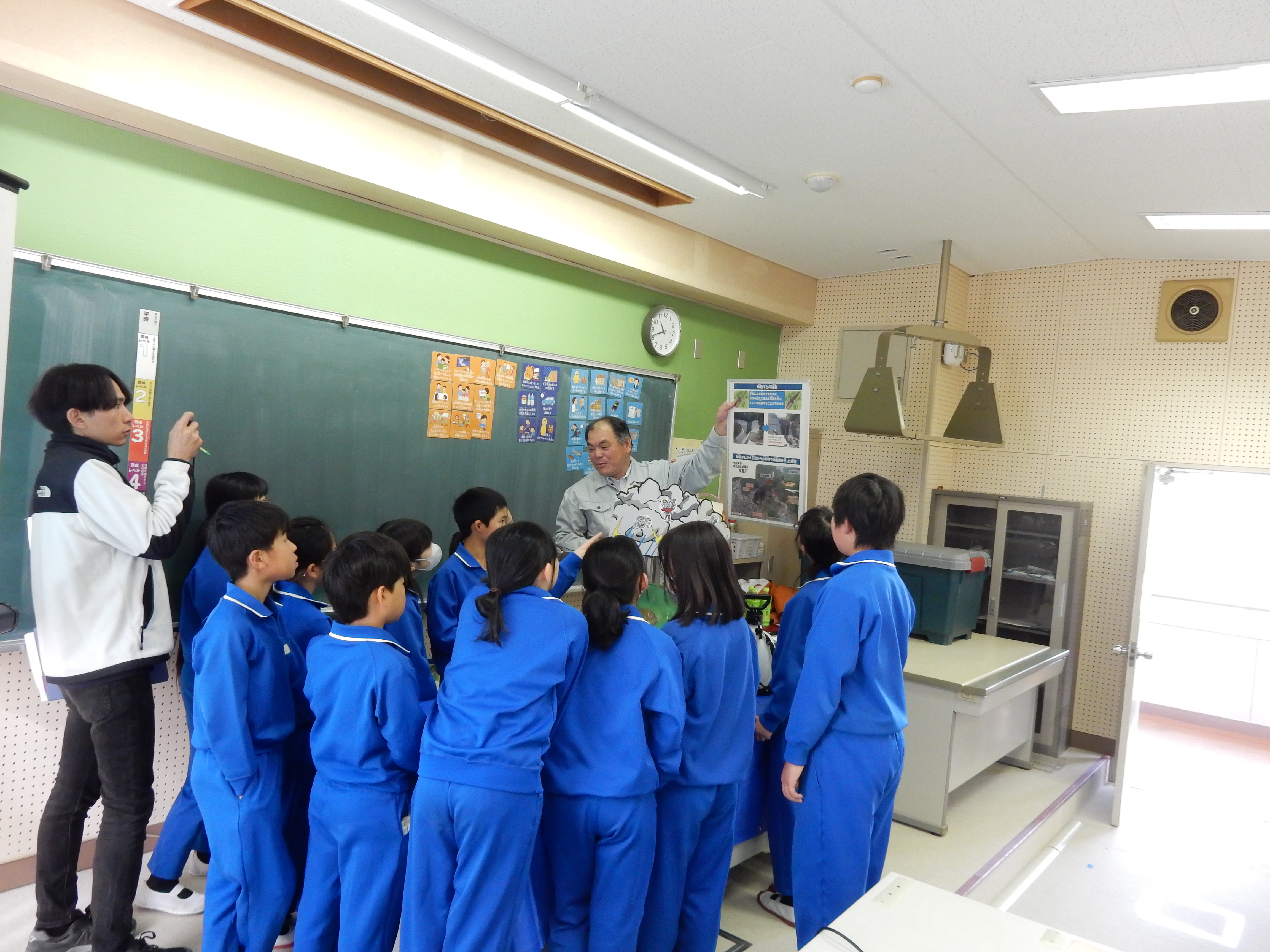 土石流模型実験装置の実演