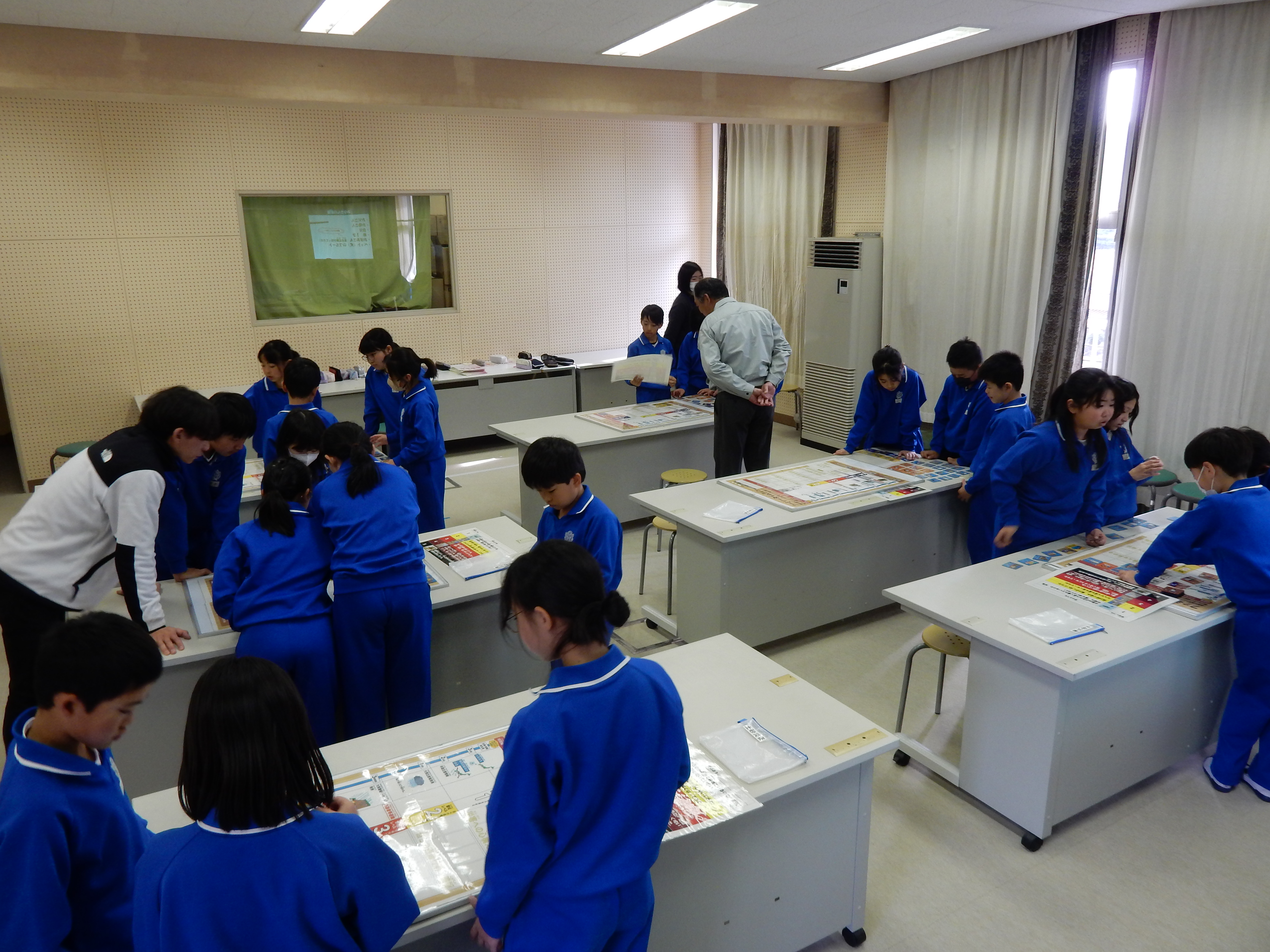 グループに分かれてファミリータイムライン演習