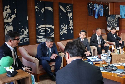 (一社)全国道路標識・標示業四国協会徳島県支部から徳島県交通遺児育成会への寄附金贈呈式の画像03