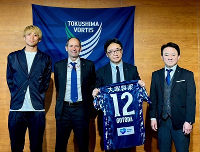 面会 徳島ヴォルティス(株) 岸田一宏 代表取締役社長、ゲルト エンゲルス 監督、山田奈央 選手の画像01