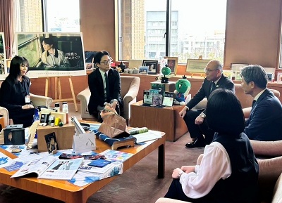 (株)阿波銀行からの寄附金に対する感謝盾贈呈式の画像02