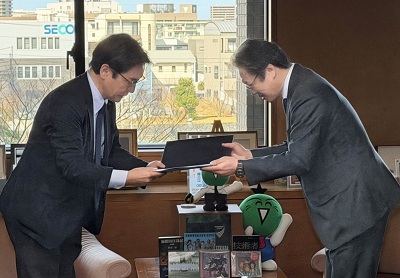 「徳島阿波おどり空港将来ビジョン」手交式の画像02