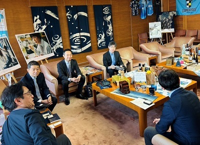 面会 大久保和孝 (株)商工組合中央金庫 社外取締役、田戸茂幸 同徳島支店長 他の画像02