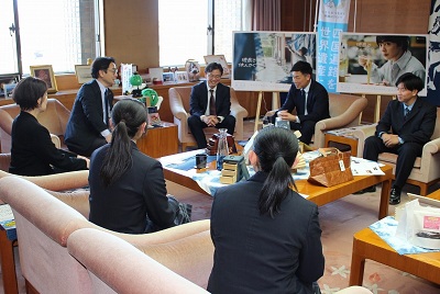 面会 城東高等学校 ラグビー部(第27回全国高等学校選抜ラグビーフットボール大会出場報告)、同女子バドミントン部(第54回全国高等学校選抜バドミントン大会出場報告)の画像02