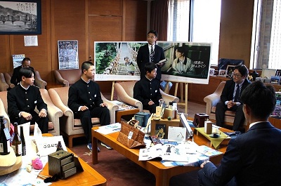 面会 小松島中学校 野球部(文部科学大臣杯第17回全日本少年春季軟式野球大会出場報告)の画像02