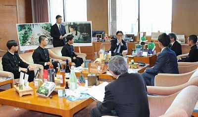 面会 小松島中学校 野球部(文部科学大臣杯第17回全日本少年春季軟式野球大会出場報告)の画像03