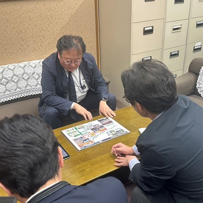 面会 沓掛敏夫 国土交通省道路局長 および 中山光輝 財務省主計局次長の画像04