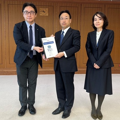 面会 伊藤晋哉 防衛省整備計画局長、廣瀨律子 同省人事教育局長、一松 旬 財務省主計局次長 および 田村憲久 衆議院議員 および 仁木博文 厚生労働副大臣へ ドクターヘリによる救急医療提供体制の確保に関する緊急要望の画像01