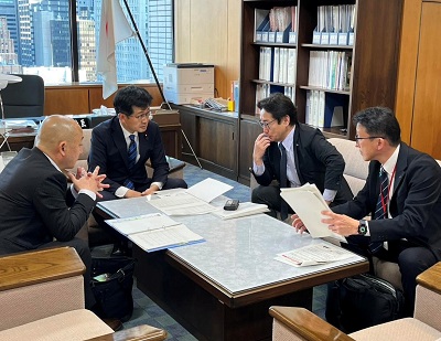 面会 伊藤晋哉 防衛省整備計画局長、廣瀨律子 同省人事教育局長、一松 旬 財務省主計局次長 および 田村憲久 衆議院議員 および 仁木博文 厚生労働副大臣へ ドクターヘリによる救急医療提供体制の確保に関する緊急要望の画像04