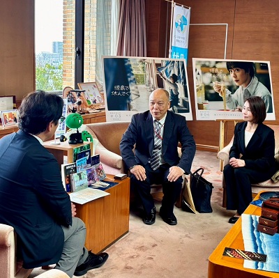 面会 植田宏和 徳島県レディースバドミントン連盟 会長、京野まゆみ 同副理事長の画像02