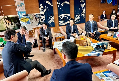 面会 朝日智司 日本生命保険相互会社 代表取締役社長 他の画像02