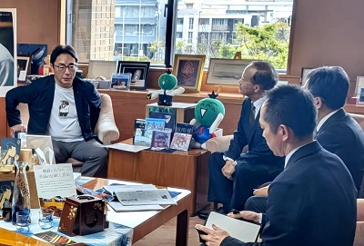 面会 河村保彦 国立大学法人徳島大学学長、赤池雅史 同理事 他の画像01