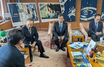 面会 河村保彦 国立大学法人徳島大学学長、赤池雅史 同理事 他の画像02