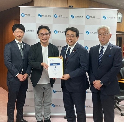 赤澤亮正 経済産業大臣へ「蓄電池関連産業への支援施策の拡充と産業クラスター形成に係る政策要望」の画像01