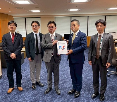 上野 賢一郎 厚生労働大臣へ「ドクターヘリによる救急医療提供体制に関する緊急要請」の画像03