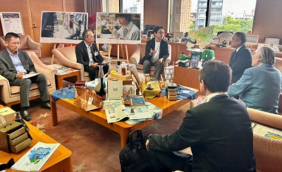 面会 日本画家 藤島博文 氏、音羽 悟 伊勢神宮広報室次長 他の画像02