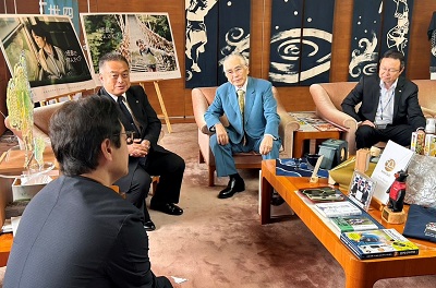 面会 日本画家 藤島博文 氏、音羽 悟 伊勢神宮広報室次長 他の画像03