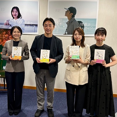 書籍(「たまさんちのホゴイヌ、ホゴネコ」シリーズ)寄贈に対する感謝状贈呈式の画像04