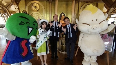 通天閣観光(株)からの企業版ふるさと納税の寄附に対する感謝盾贈呈式の画像01