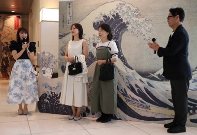 原安三郎コレクション北斎×広重展 一万人記念セレモニーの画像02