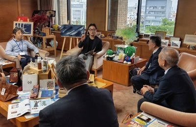 面会 秋田拓士 (株)近鉄百貨店取締役会長、梶間隆弘 同代表取締役社長執行役員 他の画像01