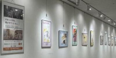 徳島市立図書館5階ギャラリーで行っているパネル展の様子