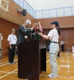 優勝杯返還の画像