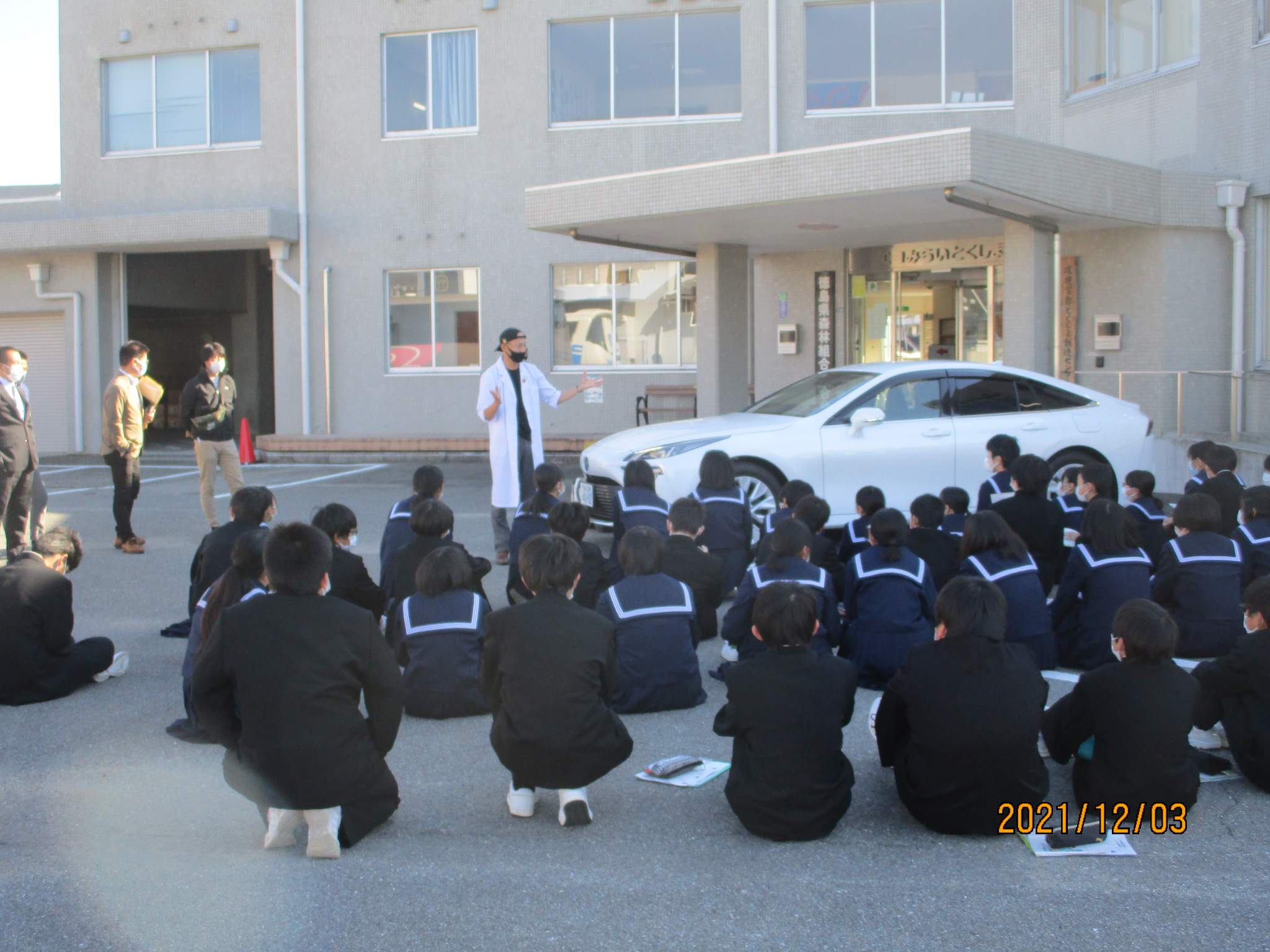 エコみらいとくしまでのFCV（水素燃料電池自動車）の見学