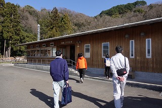 木材利用創造センター林業人材育成棟へ