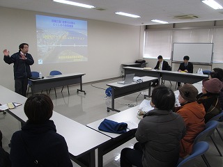 海藻養殖や漁業，海の環境に関する話の様子