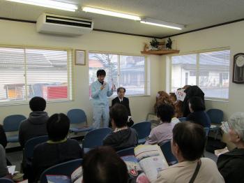 説明している様子