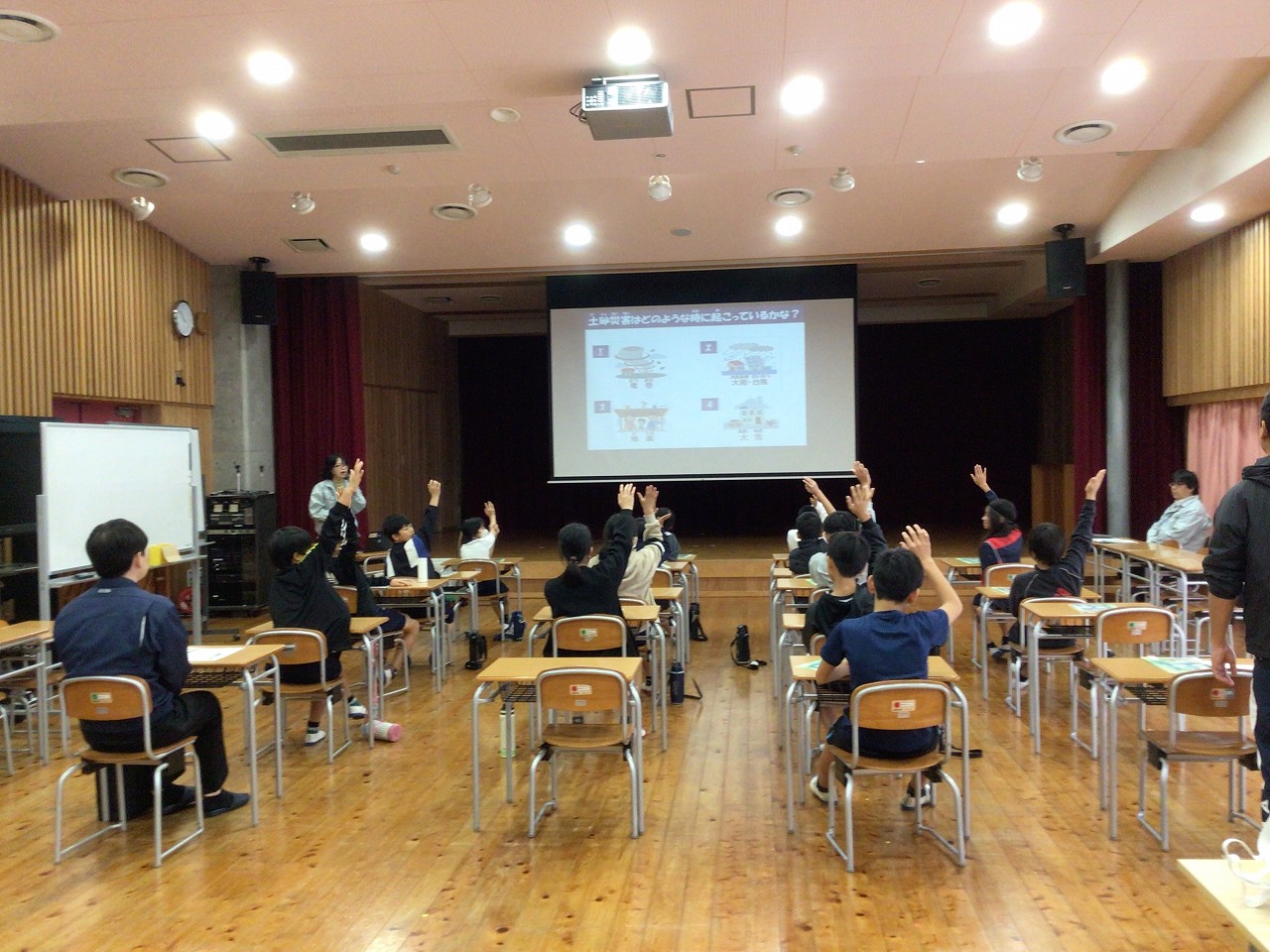 クイズで楽しく学習している様子