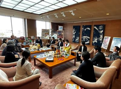 「大阪・関西万博における阿波おどり催事」「徳島バッテリーバレイ構想」のPRポスター贈呈式の写真2