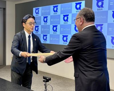 ソフトバンク（株）からの企業版ふるさと納税の寄附に対する感謝状贈呈式の画像01