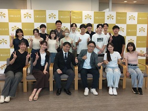 面会 重松孝昌 大阪公立大学理事・副学長、松本 淳 同副学長、同松本ゼミ学生 他の画像01