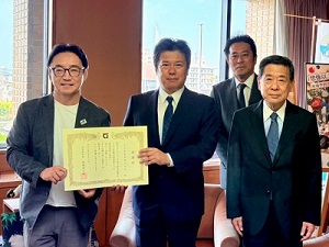 大久保産業(株)からの寄附金に対する感謝状贈呈式の画像01