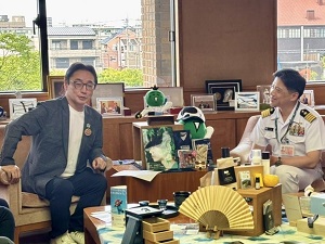 面会 山田健一 海上自衛隊第24航空隊司令 1等海佐 他の画像01