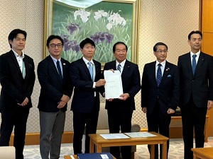 全国知事会「参議院選挙における合区の解消に関する決議」に係る要請活動の画像01