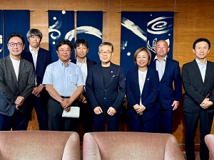 協賛企業による「NPO法人AWAがん対策募金」への募金贈呈および表敬訪問の画像01