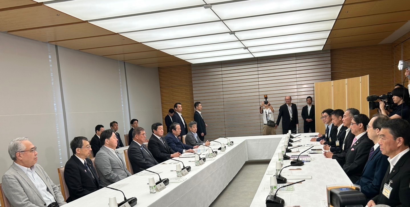 地方創生に関する内閣総理大臣と知事の意見交換会の画像01